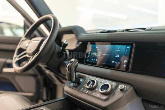 Land Rover Defender-18