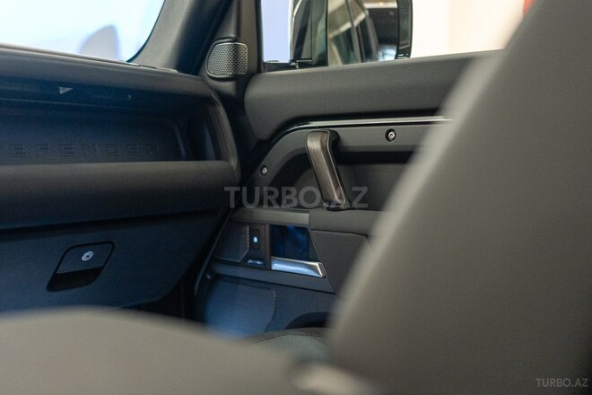 Land Rover Defender-12