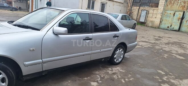 Mercedes E 230 1995, 435,532 km - 2.3 l - Bakı