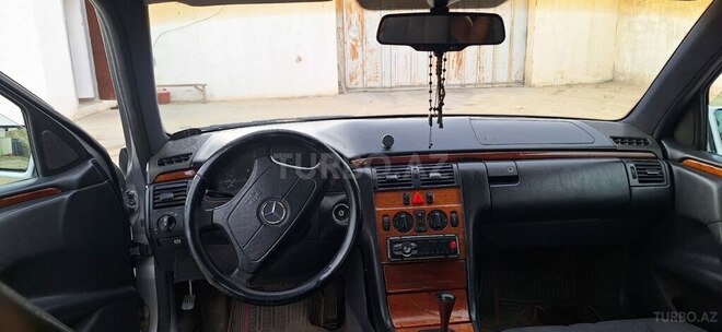 Mercedes E 230 1995, 435,532 km - 2.3 l - Bakı