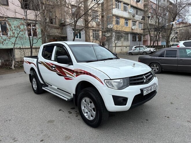 Mitsubishi L200 2015, 230,000 km - 2.5 l - Xırdalan