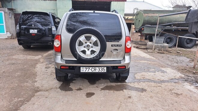 Chevrolet Niva 2011, 354,000 km - 1.7 l - Qazax