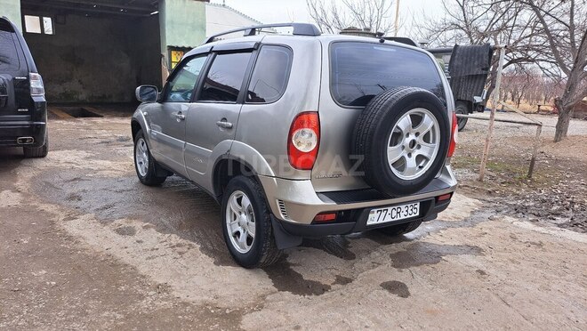 Chevrolet Niva 2011, 354,000 km - 1.7 l - Qazax