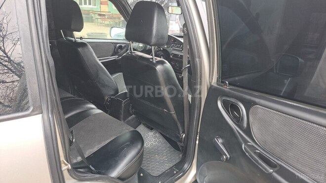Chevrolet Niva 2011, 354,000 km - 1.7 l - Qazax