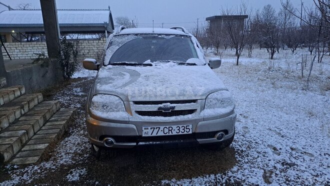 Chevrolet Niva 2011, 354,000 km - 1.7 l - Qazax