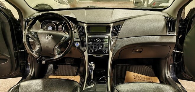 Hyundai Sonata-12