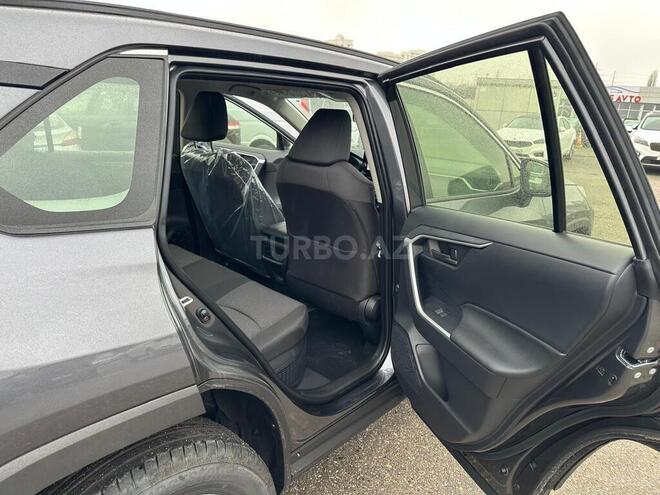Toyota RAV4-8