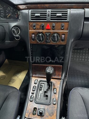 Mercedes E 240 1998, 417,000 km - 2.4 l - Sumqayıt