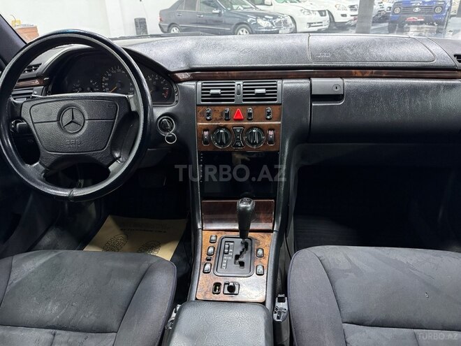 Mercedes E 240 1998, 417,000 km - 2.4 l - Sumqayıt