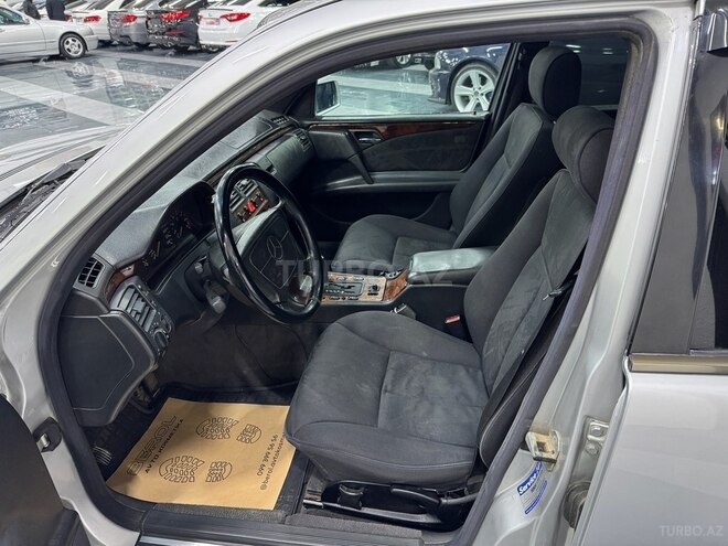 Mercedes E 240 1998, 417,000 km - 2.4 l - Sumqayıt