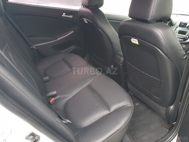 Hyundai Accent-7