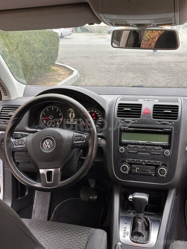 Volkswagen Jetta-5