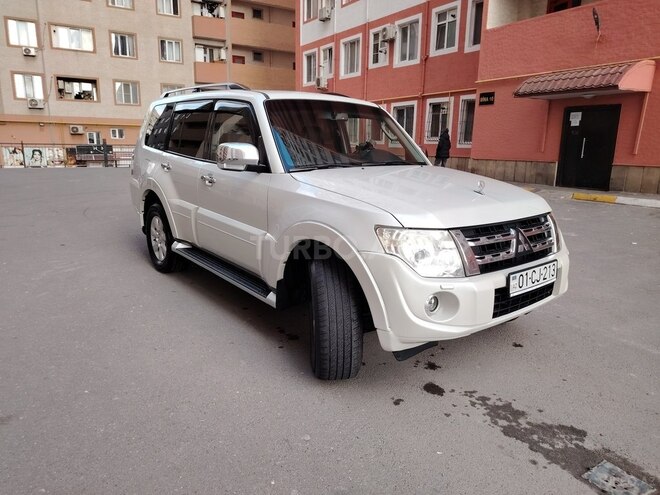 Mitsubishi Pajero 2011, 181,000 km - 3.5 л - Bakı