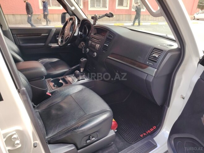 Mitsubishi Pajero 2011, 181,000 km - 3.5 л - Bakı