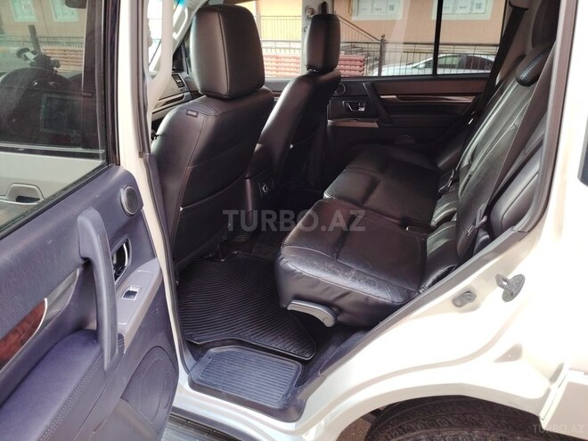 Mitsubishi Pajero 2011, 181,000 km - 3.5 л - Bakı