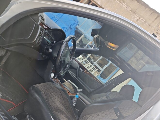Mercedes E 270 2001, 280,000 km - 2.7 l - Xaçmaz
