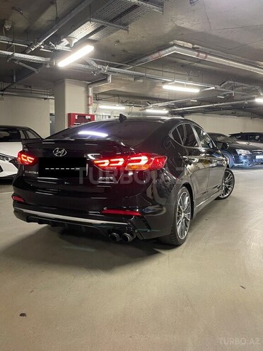 Hyundai Elantra 2018, 180,000 km - 1.6 l - Bakı