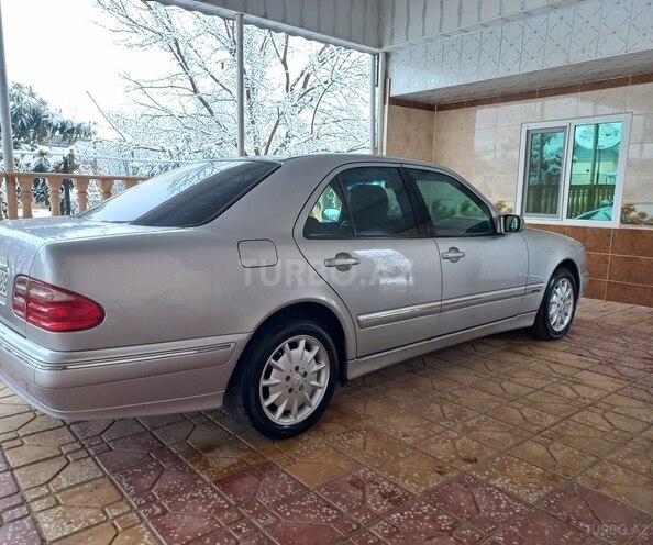 Mercedes E 240 2000, 318,500 km - 2.6 l - Ağcabədi