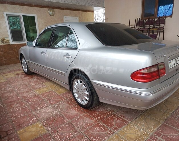 Mercedes E 240 2000, 318,500 km - 2.6 l - Ağcabədi