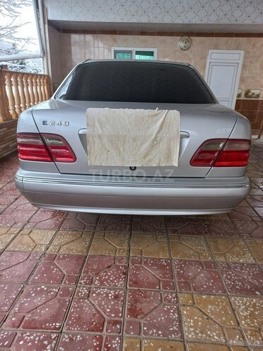 Mercedes E 240 2000, 318,500 km - 2.6 l - Ağcabədi