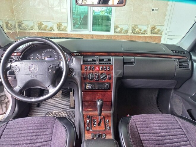 Mercedes E 240 2000, 318,500 km - 2.6 l - Ağcabədi