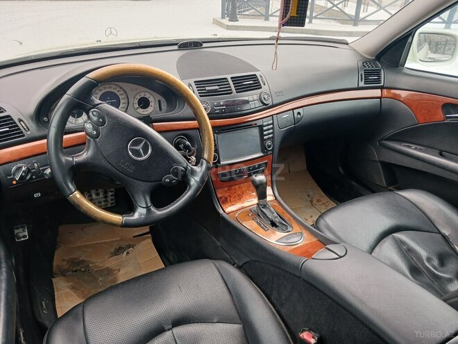 Mercedes E 280 2007, 296,000 km - 3.0 l - Quba