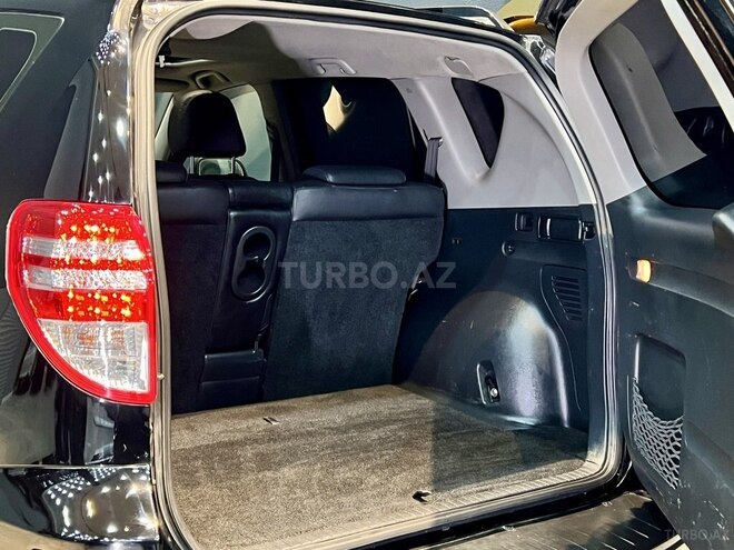 Toyota RAV4-8