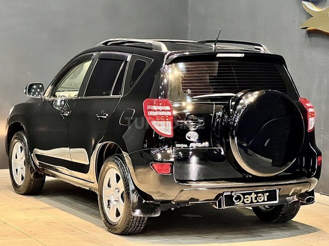 Toyota RAV4-10