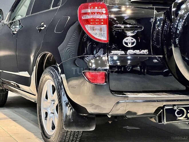 Toyota RAV4-9