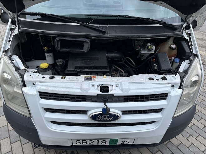 Ford Transit-13