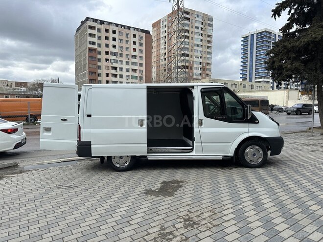 Ford Transit-10