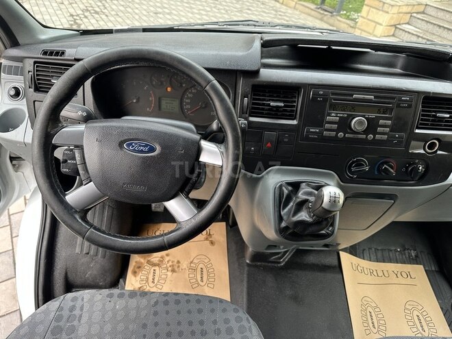 Ford Transit-20