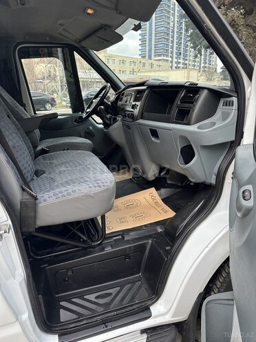 Ford Transit-18
