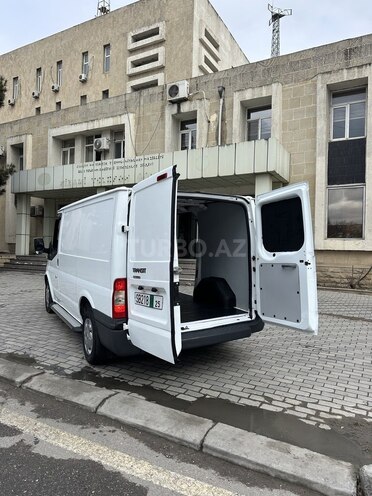 Ford Transit-11