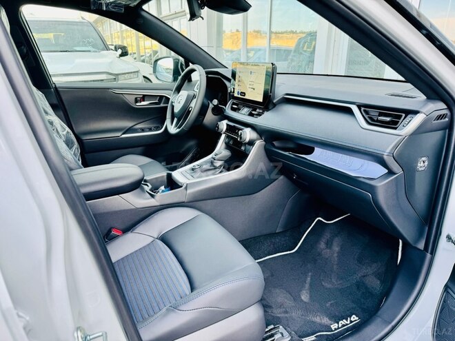 Toyota RAV4-12