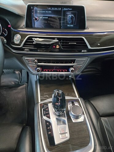 BMW 750 2016, 141,000 km - 4.4 l - Bakı
