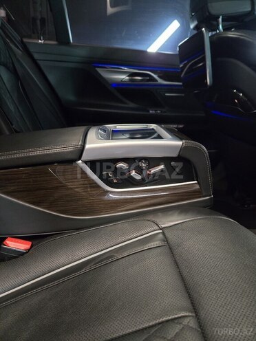 BMW 750 2016, 141,000 km - 4.4 l - Bakı