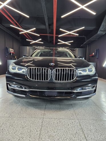 BMW 750 2016, 141,000 km - 4.4 l - Bakı