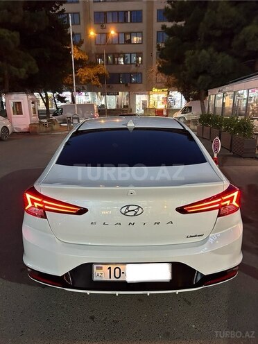 Hyundai Elantra-21