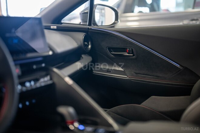 Toyota C-HR-8