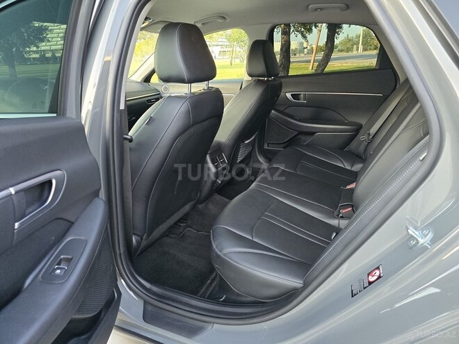 Hyundai Sonata-11