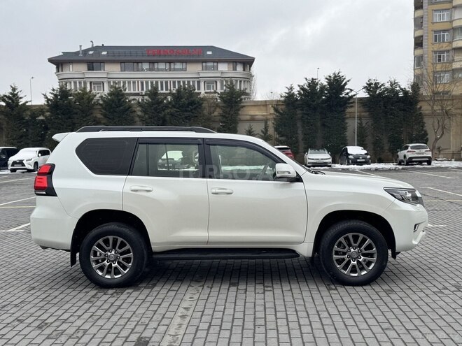 Toyota Land Cruiser Prado-4