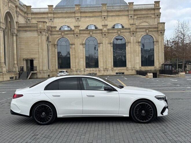 Mercedes E 300 e-7