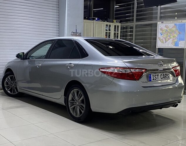 Toyota Camry-12