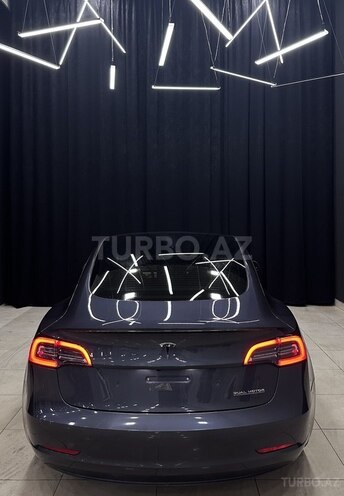 Tesla Model 3-3