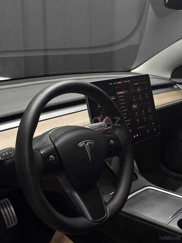 Tesla Model 3-7