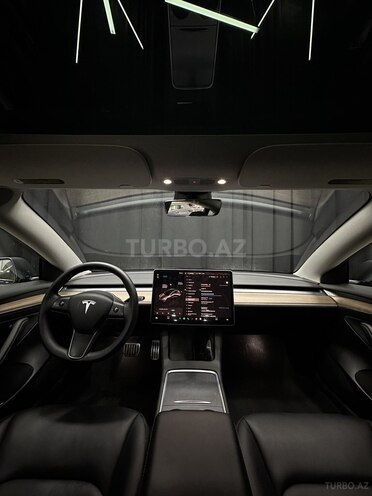 Tesla Model 3-6