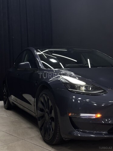 Tesla Model 3-4