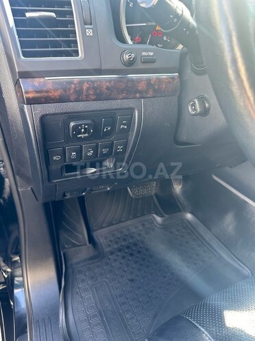 Toyota Land Cruiser-9