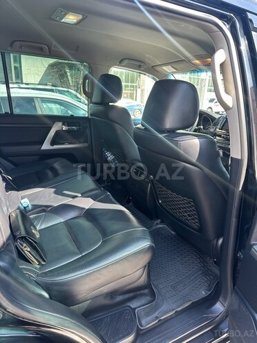 Toyota Land Cruiser-6